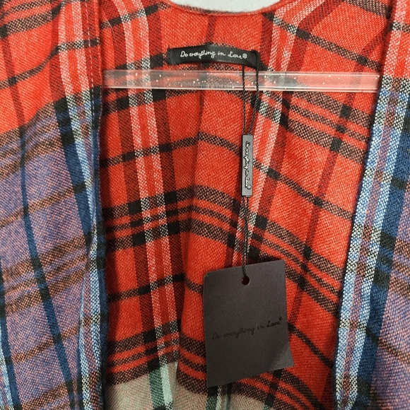 Do everything in love cape/poncho - Picture 2 of 10